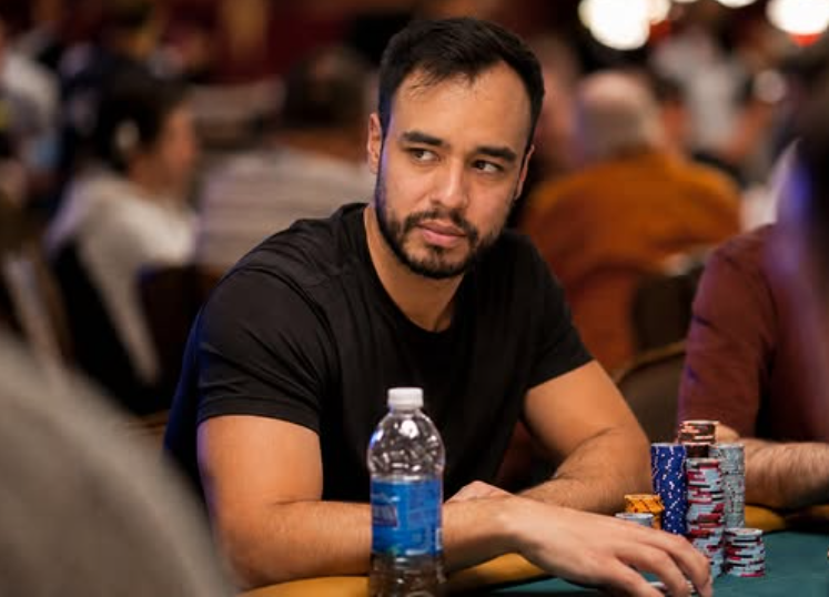 Alexander Voss en una mesa de poker